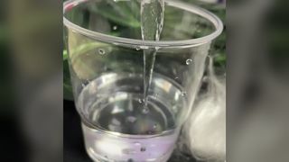 การกักเก็บน้ำที่แข็งแกร่งไฟเบอร์ดูดซับพิเศษ 9D × 52 มม. ไฟเบอร์นอนวูฟเวนสิ่งทอที่ปรับแต่งได้