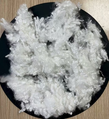 คุณภาพ วัสดุการเติมสารพัดลม Polyester Fiber 32mm ความแข็งแรงสูง โรงงาน